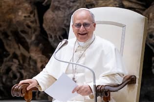 Robert Prevosts Weg zum Pontifex VATICAN CITY, VATICAN - 2025/05/12: Pope Leo XIV delivers his speech during a meeting with members of the international media in the Paul VI Hall. (Photo by Stefano Costantino/SOPA Images/LightRocket via Getty Images)