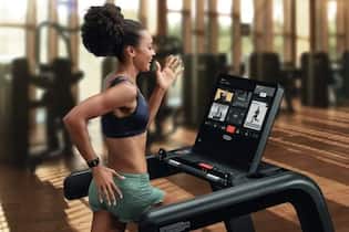 Wie geht das beste Frühlingsworkout am Gerät? Laufband von Technogym