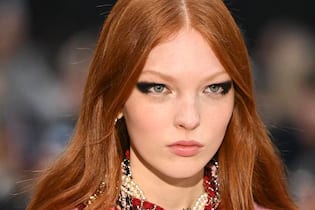 Diese Make-up-Trends geben an den Festtagen den Ton an Der mysteriöse Runway-Make-up-Look von Chanel ist für die Festtage ein absolutes Muss.
