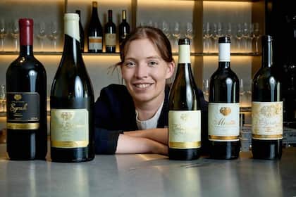 100 Weine pro Woche? Kein Problem! Lise Donier-Meroz schafft locker 100 Weine pro Woche.