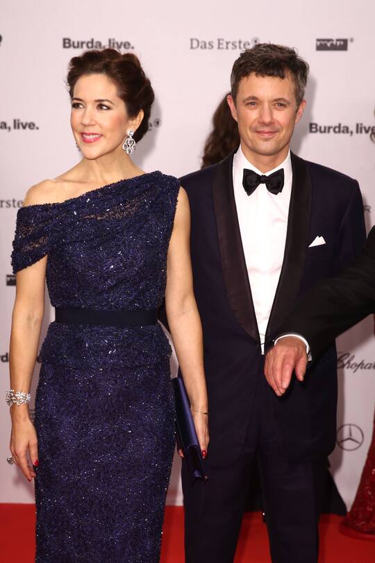 Kronprinzessin Mary und Kronprinz Frederik von Dänemark bei der Verleihung Bambi 2014 am 13.11.2014 in Berlin Bambi 2014 Verleihung in Berlin PUBLICATIONxINxGERxSUIxAUTxONLYCrown Princess Mary and Prinz Frederik from Denmark at the award Ceremony Bambi 2014 at 13 11 2014 in Berlin Bambi 2014 award Ceremony in Berlin PUBLICATIONxINxGERxSUIxAUTxONLY