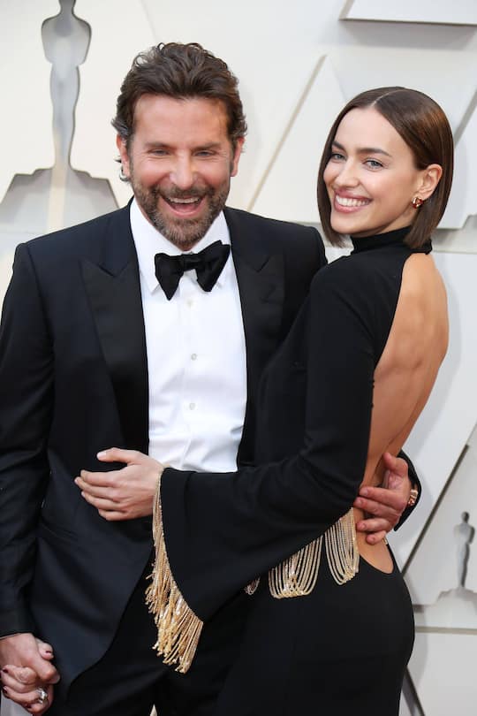 Actor Bradley Cooper (L) and her partner, model Irina Shayk, arrives at the red carpet of the 91th Academy Awards, in Hollywood, California, United States, 24 February 2019. 91st Academy Awards in Hollywood !ACHTUNG: NUR REDAKTIONELLE NUTZUNG! PUBLICATIONxINxGERxSUIxAUTxONLY Copyright: xEMILIOxFLORESx AME9084 20190225-636866590322438747