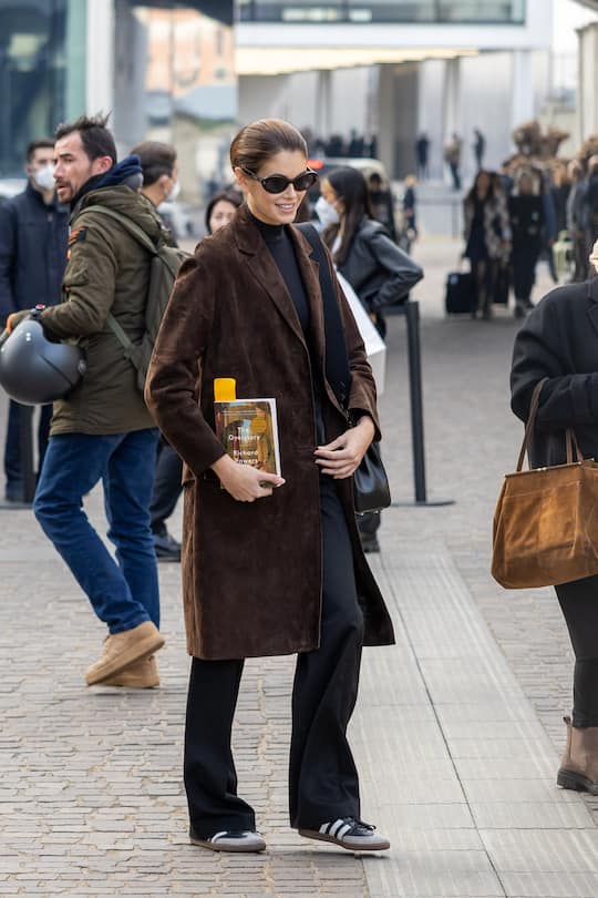 MILAN, ITALY - FEBRUARY 24: Kaia Gerber is seen during Milan Fashion Week Fall/Winter 2022/2023 on February 24, 2022 in Milan, Italy. (Photo by Arnold Jerocki/Getty Images)