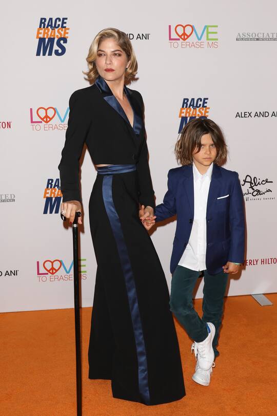BEVERLY HILLS, CALIFORNIA - MAY 10: Actress Selma Blair (L) and her son Arthur Saint Bleick (R) attend the 26th annual Race To Erase MS Gala at The Beverly Hilton Hotel on May 10, 2019 in Beverly Hills, California. (Photo by Paul Archuleta/FilmMagic)