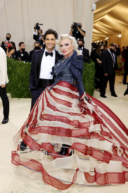 NEW YORK, NEW YORK - SEPTEMBER 13: Zac Posen and Debbie Harry attend The 2021 Met Gala Celebrating In America: A Lexicon Of Fashion at Metropolitan Museum of Art on September 13, 2021 in New York City. (Photo by Mike Coppola/Getty Images)