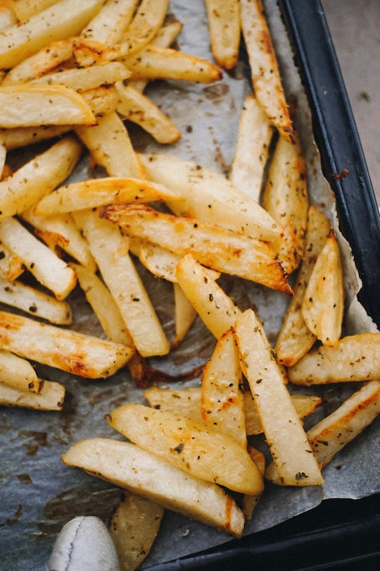 Pommes können auch aus dem Backofen schön knusprig serviert werden.