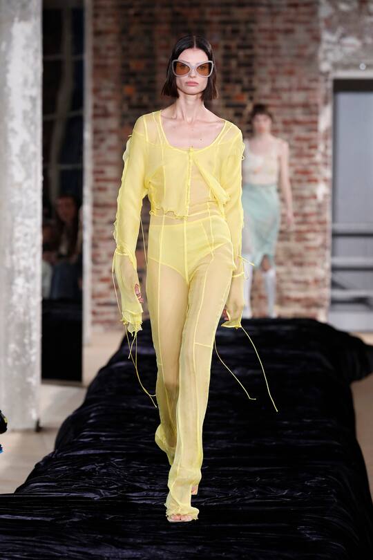 PARIS, FRANCE â SEPTEMBER 29: (EDITORIAL USE ONLY - For Non-Editorial use please seek approval from Fashion House) A model walks the runway during the ACNE Studio fashion show during Paris Women's Fashion Week Spring/Summer 2022 on September 29, 2021 in Paris, France. (Photo by Estrop/Getty Images).