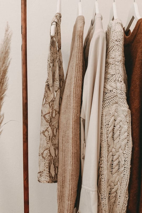 Eine schwebende Kleiderstange ist das neue Muss.