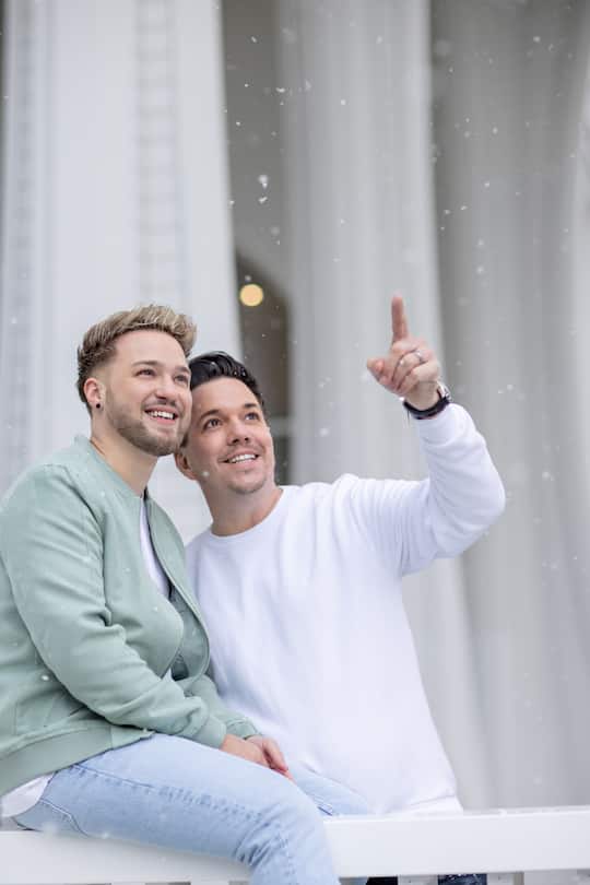 Sven Epiney mit Freund Michael Graber, Verlobung, Grand Ressort Bad Ragaz, März 2021, SI 12/2021