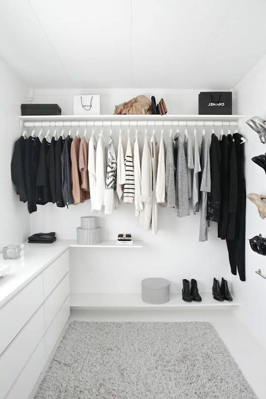 Kleiderschrank minimal