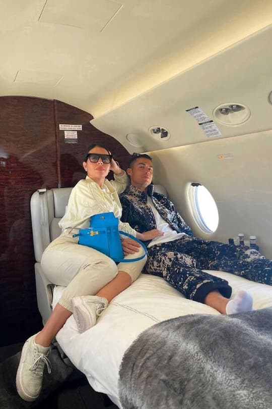 Georgina Rodriguez und Cristiano Ronaldo im Privatjet