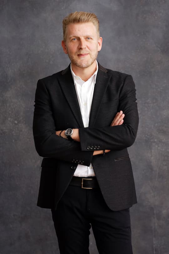 Head Booker Peter Kuhn