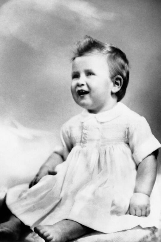 King Charles III., damals noch Prinz Charles, an seinem ersten Geburtstag.