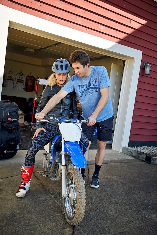 Luca Shaw and Jolanda Neff at his house in North Carolina Mountainbike März 2020 kurz vor dem Lockdown in den USA bei Ihrem Freund in Ashville, North Carolina, USA.