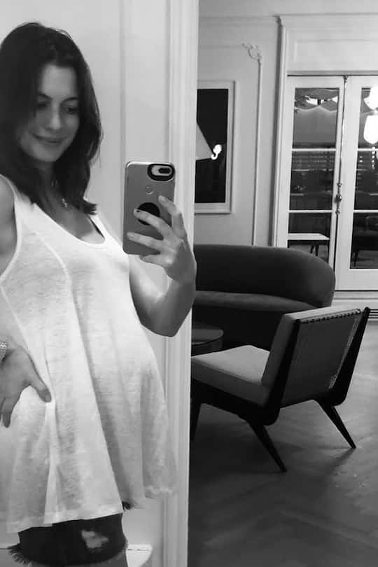 Anne Hathaway Babybauch