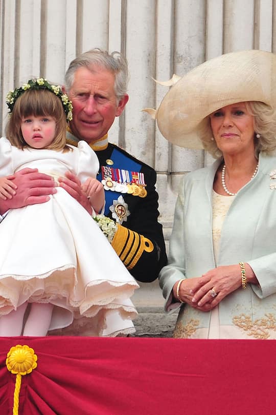LONDON, ENGLAND - APRIL 29: Eliza Lopes, Prince Charles, Prince of Wales and Camilla, Duchess of Cornwall greet crowd of admirers from the balcony of Buckingham Palace on April 29, 2011 in London, England. (Photo by James Devaney/FilmMagic)