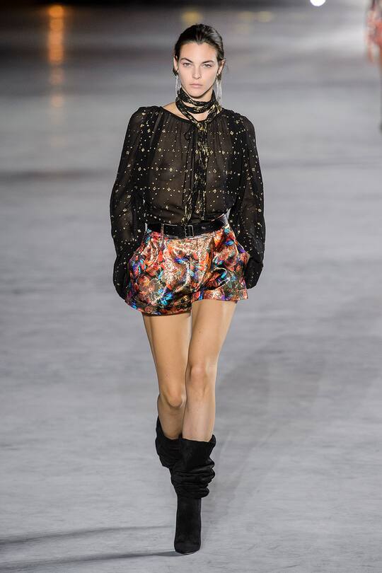 Look von der Saint Laurent Frühjahr/Sommer 2018 Show in Paris.