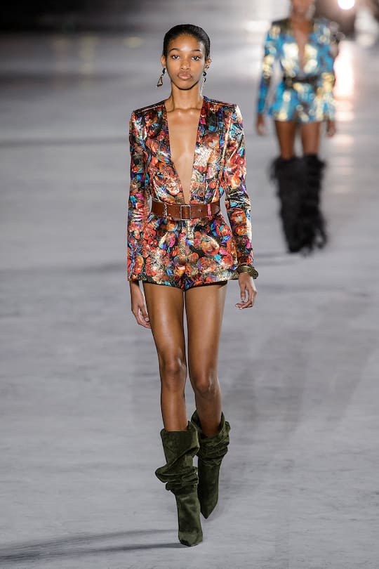 Look von der Saint Laurent Frühjahr/Sommer 2018 Show in Paris.