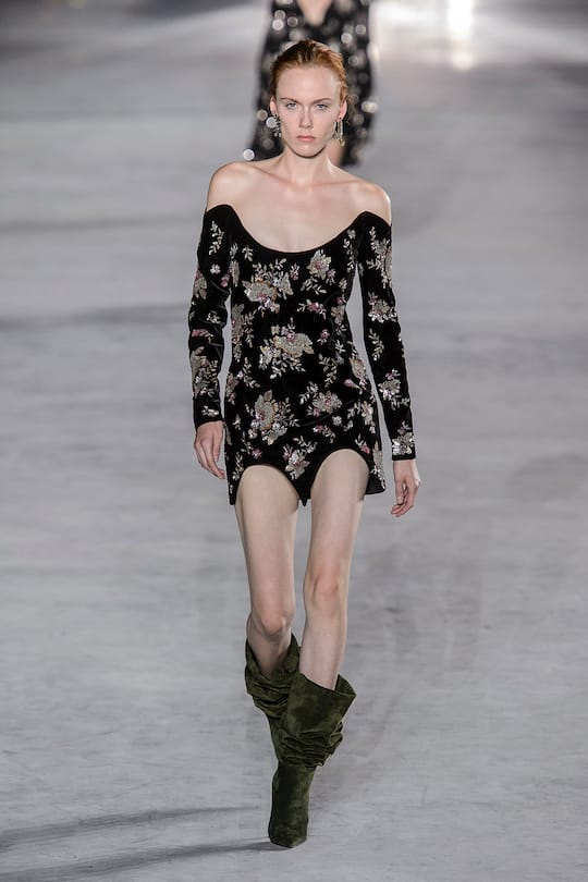 Look von der Saint Laurent Frühjahr/Sommer 2018 Show in Paris.