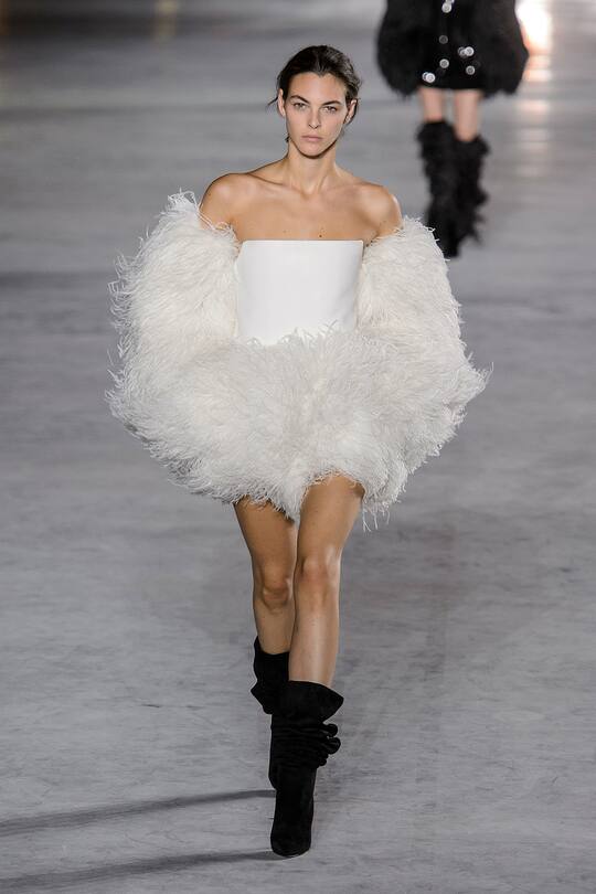 Look von der Saint Laurent Frühjahr/Sommer 2018 Show in Paris.