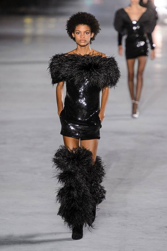 Look von der Saint Laurent Frühjahr/Sommer 2018 Show in Paris.