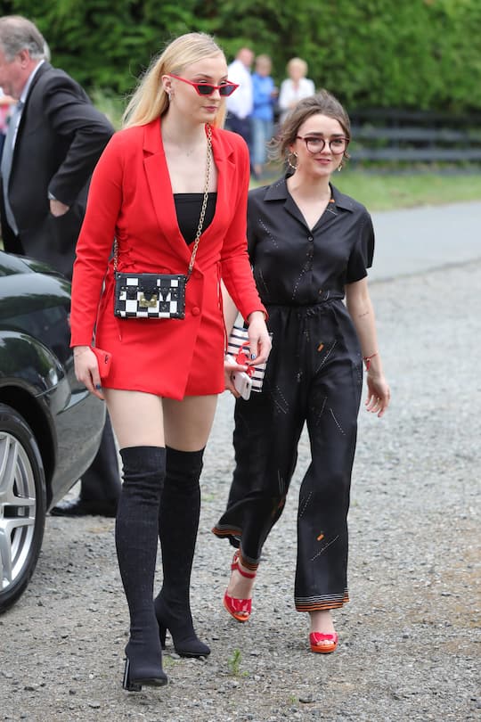 Hochzeit Kit Harrington und Rose Leslie Sophie Turner Masie Williams
