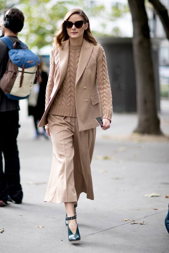 Street Styles zum Thema Anzug gesehen an der Paris Fashion Week im Herbst 2017