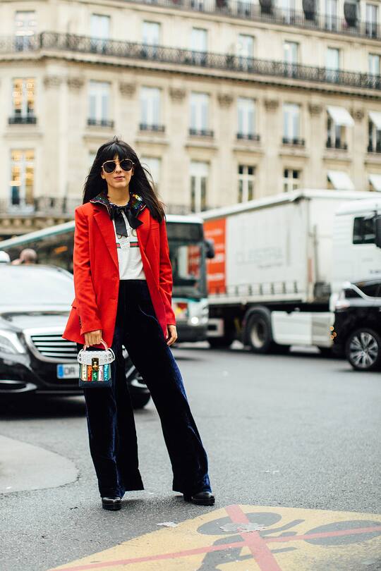 Street Styles zum Thema Anzug gesehen an der Paris Fashion Week im Herbst 2017