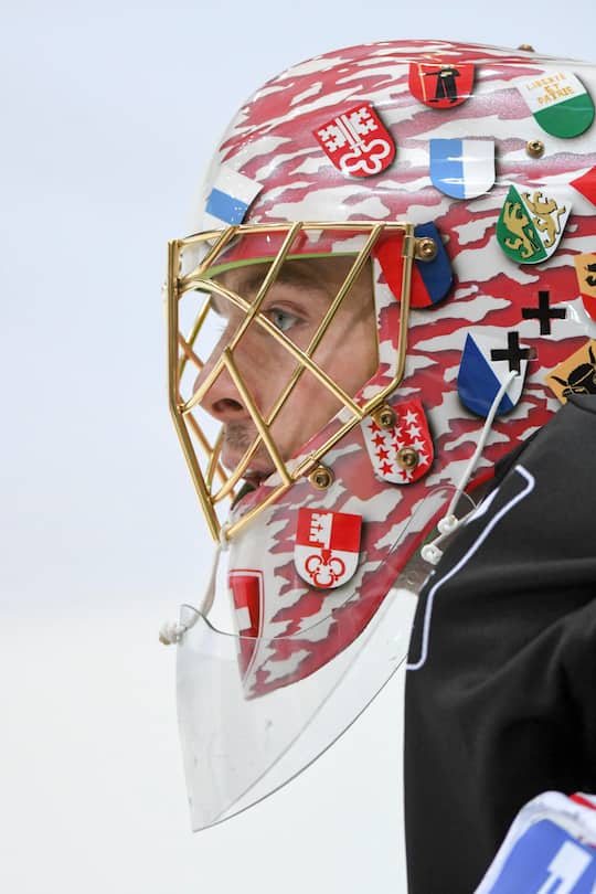 05.02.2018; Kloten; EISHOCKEY - TRAINING SCHWEIZ; Neue Torhuetermaske von Jonas Hiller (SUI) (Andy Mueller/freshfocus)