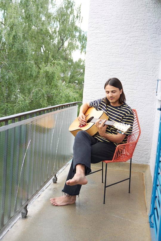 Seb Lorez Popmusiker Stillleben mit Muse und Musik