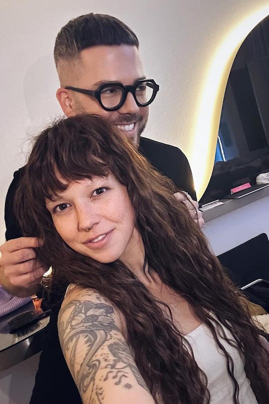 Auf einem neuen Bild mit Star-Coiffeur Martin Dürrenmatt zeigt sich Stefanie Heinzmann mit langen Haaren.