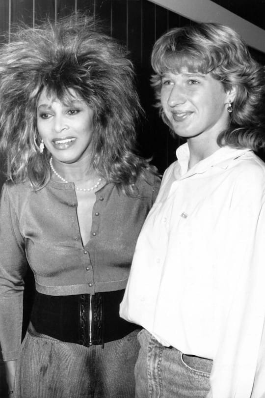 Steffi Graf (BR Deutschland) am Rande eines Konzertes mit Sängerin Tina Turner (USA) - DEUTSCHSPRACHIGE SPORTZEITSCHRIFTEN UND -ZEITUNGEN NUR NACH RÃCKSPRACHE Steffi Graf BR Germany at Edge a Concert with Singer Tina Turner USA GERMAN-SPEAKING SPORTZEITSCHRIFTEN and Newspapers only After Consultation