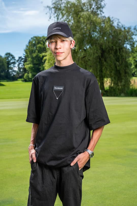Foto: Joseph Khakshouri, 17.06.2024 Dj BoBo und Familie beim Pink-Ribbon-Golf. Ehefrau Nancy und Sohn Jamiro waren dabei Jamiro versucht sich ald Modeschöpfer Golfclub Breitenloo, Nürensdorf (ZH) DJ Bobo