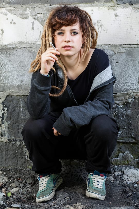 Jugendliche mit Joint