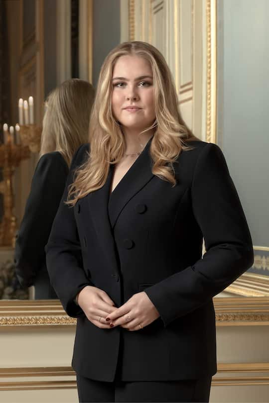 Jetzt ist Amalia also 20 Jahre alt und wächst immer mehr in ihre Rolle als künftige Königin des Landes hinein. Wir sagen: Gelukkige Verjaardag!