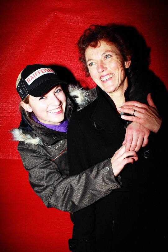 Schweizer Skirennfahrerin Lara Gut mit ihrer Mutter.