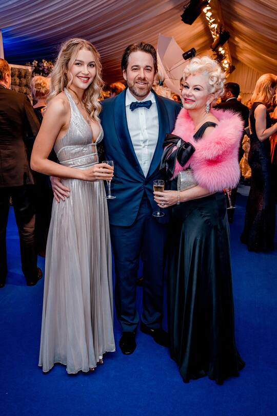 Sylwina Spiess mit Ex-Eishockeystar Patrick Schöpf und Partnerin Shawne FieldingShawn Fielding