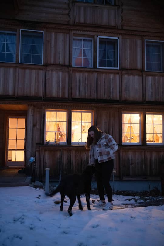 Stefanie Grob, Skirennfahrerin, C-Kader, Junioren-Weltmeisterin, zurück in der Heimat in Appenzell, 27. Januar 2023, Weissbad AI