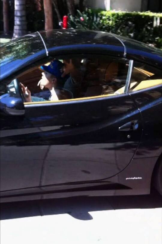 Justin Bieber Ferrari1