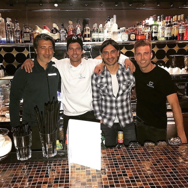 Vujo und Aleks Gavric mit Yakin Brüdern im Twins