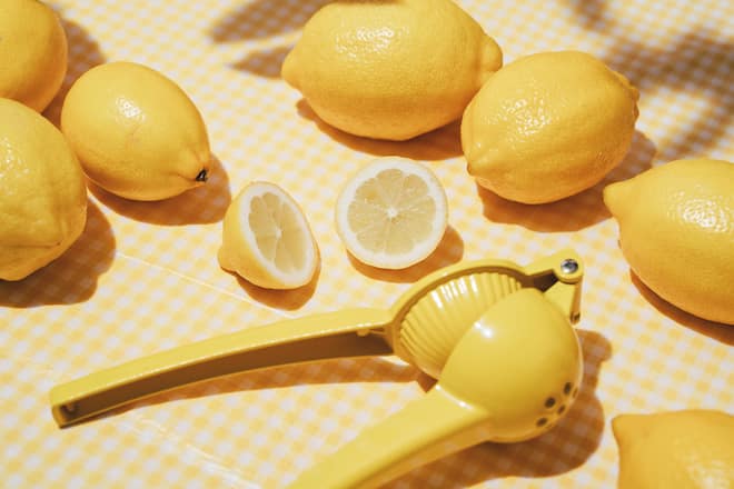 So einige Dinge, die wir täglich voller Stolz in die grüne Tonne kippen, gehören da gar nicht rein – oder zumindest nur in Massen.