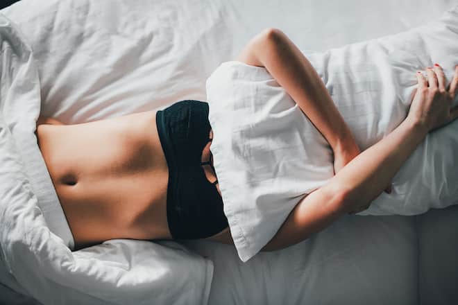 Unsere These: Die meisten von uns (und euch) waschen ihren BH viel zu selten.