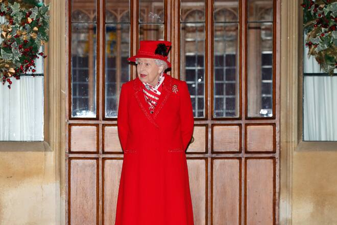 Queen Elizabeth II. vor Windsor Castle