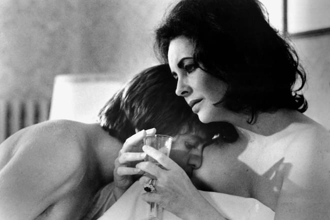 Helmut Berger & Elizabeth Taylor Characters: Erich, Barbara Sawyer Film: Ash Wednesday USA 1973 Director: Larry Peerce 01 November 1973 PUBLICATIONxINxGERxSUIxAUTxONLY Copyright: ParamountxAFxArchivexMaryxEvans 12446771 editorial use only