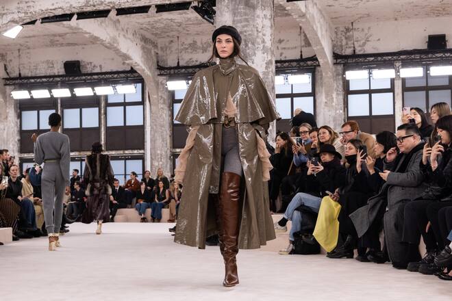 PARIS, FRANCE - FEBRUARY 29: (EDITORIAL USE ONLY - For Non-Editorial use please seek approval from Fashion House) A model walks the runway during the Chloé Womenswear Fall/Winter 2024-2025 show as part of Paris Fashion Week on February 29, 2024 in Paris, France. (Photo by Peter White/Getty Images)