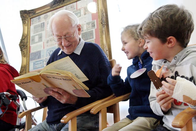 Opa war schon immer der beste Geschichtenerzähler – warum also nicht auch als Ur-Opa?