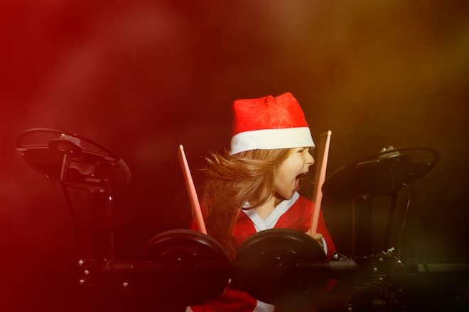 Schlagzeugt und Kind