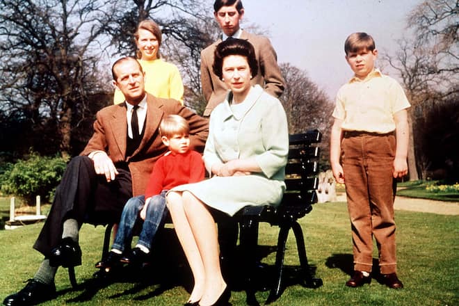 1968, H,M, Queen Elizabeth II & Prince Philip with Princess Anne, Prince Charles, Prince Andrew & Prince Edward (Photo by Popperfoto via Getty Images/Getty Images)