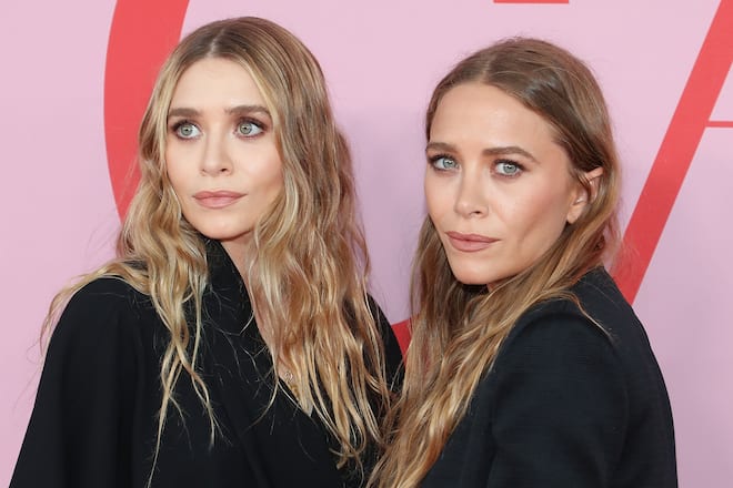 Mary-Kate (l.) und Ashley Olsen an den Fashion Awards in New York im Jahr 2019.