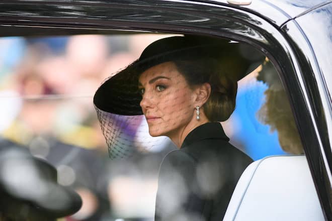 Als Queen Elizabeth II. am 8. September 2022 starb, wurde Herzogin Kate, einst Kate Middleton, zu Catherine, Prinzessin von Wales.